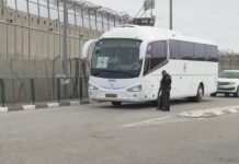 Israel se prepara para liberar a otros 42 presos palestinos en el marco del acuerdo con Hamás Esta es la segunda jornada en la que se celebrarán intercambios entre prisioneros y rehenes después de que en la víspera Hamás liberara a 13 personas e Israel a otras 39.