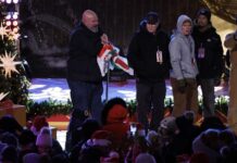 Protestan por Gaza cerca de famoso árbol de Navidad de Nueva York