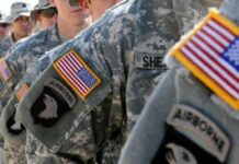 En promedio, los veteranos latinos ganaban 18.000 dólares más al año que sus contrapartes civiles, y estos tenían dos veces más probabilidades de vivir en la pobreza.