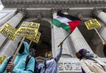 Dos millares de propalestinos ocupan la escalinata de la Biblioteca Pública de Nueva York