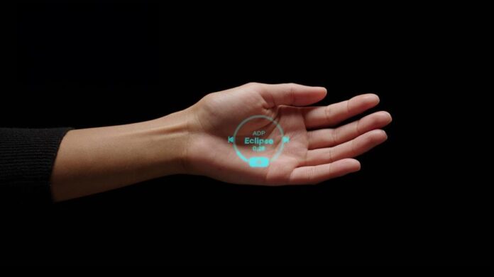 se muestra la palma de la mano de una persona mientras tiene una proyección del pin con inteligencia artificial