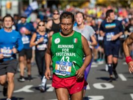 Antonio Tizapa, corriendo por la verdad Antonio Tizapa, papá de Jorge Antonio Tizapa Legideño, uno de los cuarenta y tres estudiantes desaparecidos del Normal Rural de Ayotzinapa, organizador de la carrera Ayotzinapa 43, creada en 2019 para dar visibilidad y promover los Derechos Humanos en México y el mundo.