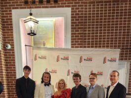 Celebrando a compositor Marvin Hamlisch con entrega de premios y proyección Algunos de los ganadores y finalistas en la carpeta roja de los Premios Internacionales de Música Marvin Hamlisch.