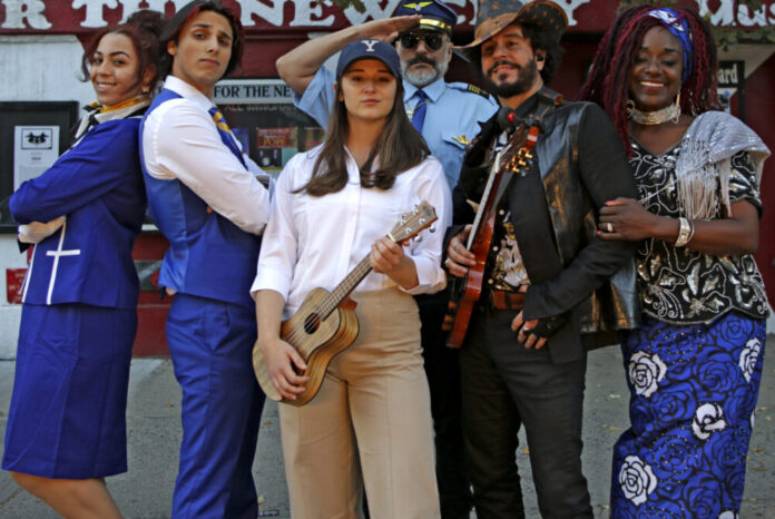 De izquierda a derecha Ava Jones, Gabriel Winkler, Abby Gumpper, Youssef Alaoui, Edwin Vázquez, y la reina Koleurz Koluchi. Foto Omar Villegas.