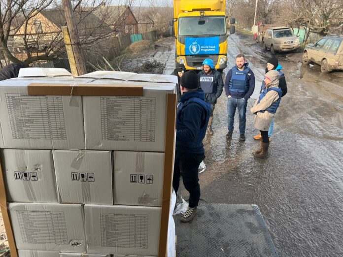 Envío de un convoy de ayuda humanitaria de la ONU a zonas cercanas a Soledar, Ucrania.
