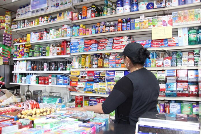 Los empleados y administradores de las bodegas de Nueva York se enfrentan diariamente a innumerables peligros que van desde robos menores, robos de mercadería de todo tipo, asaltos a mano armada con armas blancas y de fuego, sin que existan protecciones directas de las autoridades.