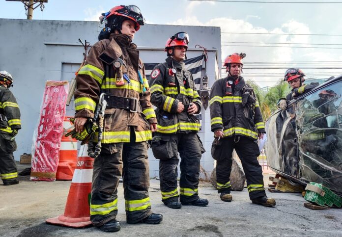 Brasil.- Cinco muertos al estrellarse una avioneta en Brasil El Cuerpo de Bomberos de Sao Paulo ha explicado que entre las víctimas hay un menor de cuatro años, tres hombres y una mujer adultos, informa el diario 'Folha de Sao Paulo'.