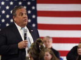 Christie y DeSantis se enzarzan en una acalorada discusión por Trump en debate republicano