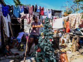 Cristal Ortiz Balderas, habitante de la colonia Cumbres de Figueroa, una de las zonas afectadas por el 'huracán Otis'