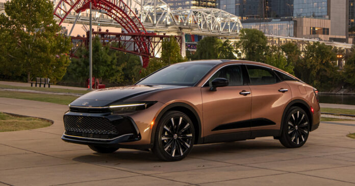 Toyota Crown 2023.