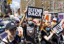 Los soñadores, amparados por DACA, que protege a los beneficiarios de la deportación y los hace elegibles para un permiso de trabajo, han sido el grupo de indocumentados que más ha ganado reconocimiento entre los votantes estadounidenses.