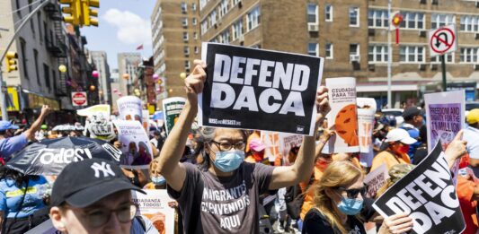 Los soñadores, amparados por DACA, que protege a los beneficiarios de la deportación y los hace elegibles para un permiso de trabajo, han sido el grupo de indocumentados que más ha ganado reconocimiento entre los votantes estadounidenses.