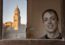 El astrofísico malagueño Pablo Arrabal, que trabaja en Arizona en varios proyectos con el gran telescopio espacial James Webb, asegura que está convencido de que existe vida extraterrestre.