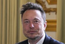 Musk: "La Inteligencia Artificial es un elemento sobre el que hay que tener atención. Es como una hoja de doble filo".