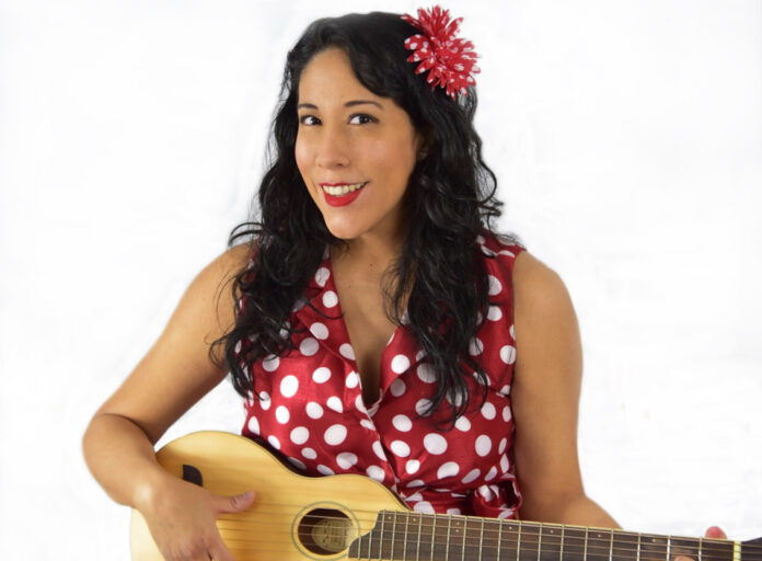 La cantautora Flor Bromley descubrió que su propósito es educar a los niños a través de la música.