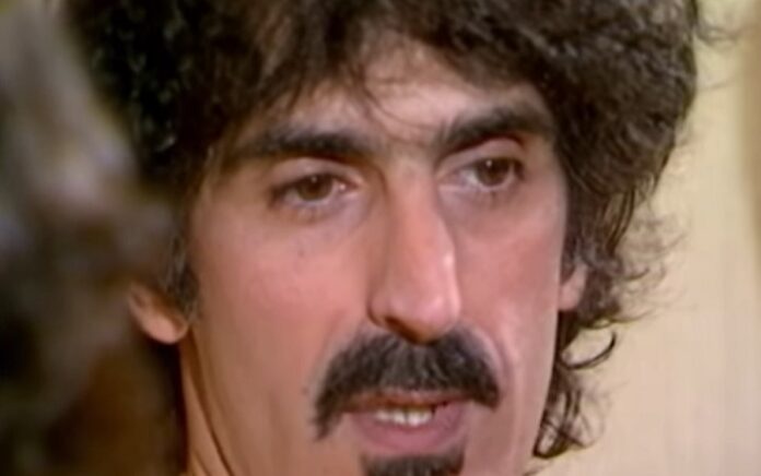 Zappa se convirtió en guitarrista, cantante, compositor y líder de The Mothers of Invention, con los que publicó en 1966 su primer álbum, 