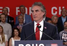 El gobernador, que no superaba el 1 % de apoyo en las encuestas, participó en los dos primeros debates de candidatos que organizó el partido, pero ya no calificó para el tercero ni el cuarto.