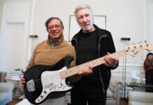 Gustavo Petro (d) junto al cantante británico Roger Waters (2)
