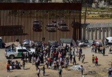 Texas se arriesga a desatar una batalla legal con draconianas leyes antiinmigrantes Considerada una de las leyes antiinmigrantes más estrictas en la historia estadounidense, la SB4 convierte en delito el que un extranjero “ingrese o intente ingresar al estado desde una nación extranjera” de forma irregular. La falta se convierte en un crimen grave, punible hasta con 20 años de prisión, si el infractor es reincidente.