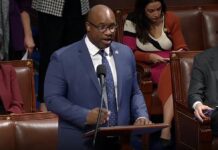 La Cámara de Representantes reprueba a un demócrata por activar una alarma de incendios en una votación Jamaal Bowman, es representante de un distrito de Nueva York.