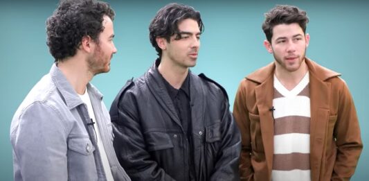 Jonas Brothers han vendido más de 20 millones de álbumes, han sido nominados dos veces a los premios Grammy, han cosechado 26 éxitos en la lista Billboard Hot 100 y han conseguido tres números 1 consecutivos en el Billboard 200.