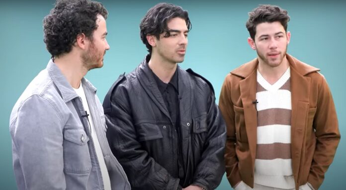 Jonas Brothers han vendido más de 20 millones de álbumes, han sido nominados dos veces a los premios Grammy, han cosechado 26 éxitos en la lista Billboard Hot 100 y han conseguido tres números 1 consecutivos en el Billboard 200.