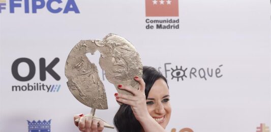 La realizadora chilena Maite Alberdi tras recibir el premio a ´Mejor película latinoamericana´ por su cinta ´La memoria infinita´