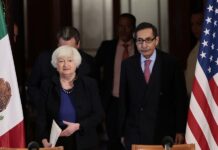 La secretaria del Tesoro de EE.UU., Janet Yellen (i), y el secretario de Hacienda del Gobierno mexicano, Rogelio Ramírez de la O