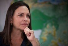 Machado, quien ve como un "avance", pero no suficiente, la liberación de "rehenes políticos" en Venezuela, señaló que el Gobierno de Maduro ha convertido a "un delincuente que ha explotado el hambre" del pueblo "en su ficha predilecta de cambio en la negociación".