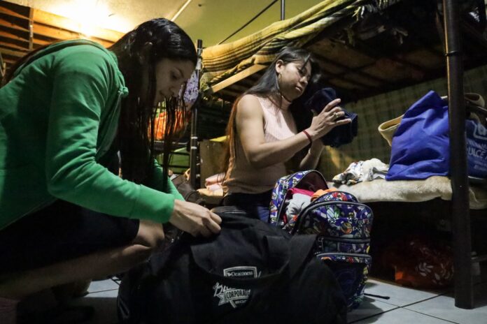 Migrantes 11.4 El reporte ‘Ingreso Garantizado: Incrementado Empleo y Ayuda a Familias’, divulgado hoy por una coalición de organizaciones en Nuevo México, muestra los beneficios de otorgar una asistencia económica fija a familias con estatus migratorio mixto.