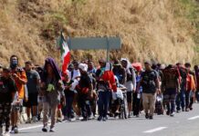 La caravana migrante denuncia más restricciones tras la reunión de México con EE.UU. Migrantes
