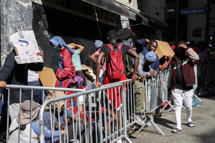La ciudad tiene a su cargo en este momento a 67.600 de los migrantes, a los que dan albergue, comidas y otros servicios.