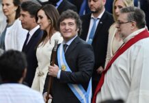 El presidente de Argentina, Javier Milei, juró este domingo como nuevo jefe de Estado del país suramericano.