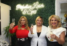 Jennifer Rodriguez, nueva proplietaria de un spa en el Bronx, rodeada por las directivas de la Camara Hispana de Belleza y Cosmetologia de Nueva York, Charito Cisneros y Rommy Pennella