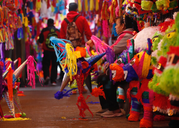 Posadas navideñas afrontan el alza de precios y el reto de atraer a la juventud en México Típicas posadas mexicanas.