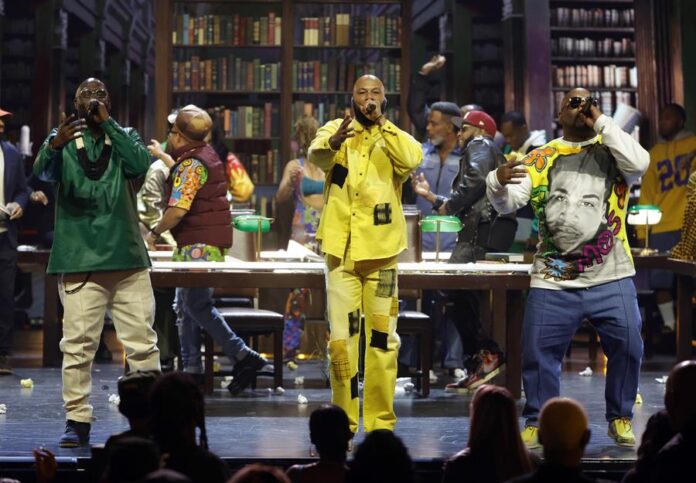 Posdnuos, Common y Maseo, del grupo estadounidense De La Soul, durante un evento en homenaje por los 50 años del hip-hop.