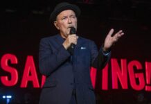 Rubén Blades lidera firmas para sello conmemorativo del prolífico compositor 'Tite' Curet Blades y otros artistas piden al Servicio Postal de EE.UU., un sello en honor a 'Tite' Curet Alonso.