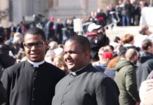 "el sacerdote es célibe simplemente porque Jesús lo fue".