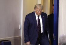 Trump vuelve al juzgado en Nueva York mientras se acerca el final de su juicio por fraude El exmandatario acudió simplemente como observador, aunque está previsto que tome la palabra el lunes para responder a preguntas de su defensa.