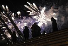 Valencia recibe a 2024 con el disparo simultáneo de cuatro castillos de fuegos artificiales