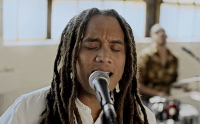 Yasser Tejeda, cantautor y guitarrista dominicano.