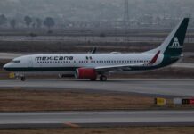 avión de la aerolínea Mexicana de Aviación previo a su despegue