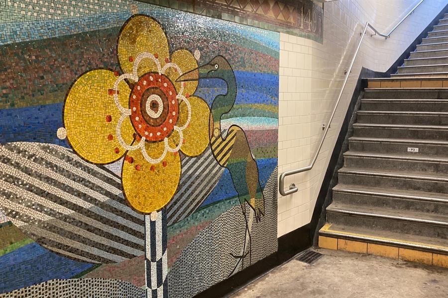 detalle del mosaico del artista Glenn Goldberg titulado 'R&iacute;o Bronx' (1)