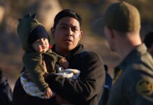 El HHS presentó en octubre pasado la regla que busca establecer un marco regulatorio que fortalecería los servicios y protecciones a los niños no acompañados bajo la custodia de la Oficina de Reasentamiento de Refugiados (ORR).