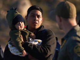 Fiscales de 19 estados piden no enviar niños migrantes a albergues sin licencia estatal El HHS presentó en octubre pasado la regla que busca establecer un marco regulatorio que fortalecería los servicios y protecciones a los niños no acompañados bajo la custodia de la Oficina de Reasentamiento de Refugiados (ORR).