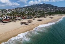 Desolación en las playas mexicanas de Acapulco por el escaso turismo tras el huracán Otis