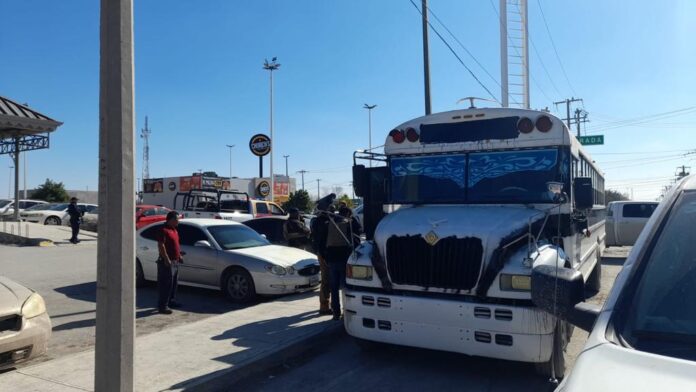 31 inmigrantes en manos de autoridades. Foto Jesús Ramírez Cuevas Tras el rescate, las autoridades mexicanas no aclararon qué grupo criminal estuvo detrás del plagio ni el motivo, pero Ramírez Cuevas aseveró que los migrantes