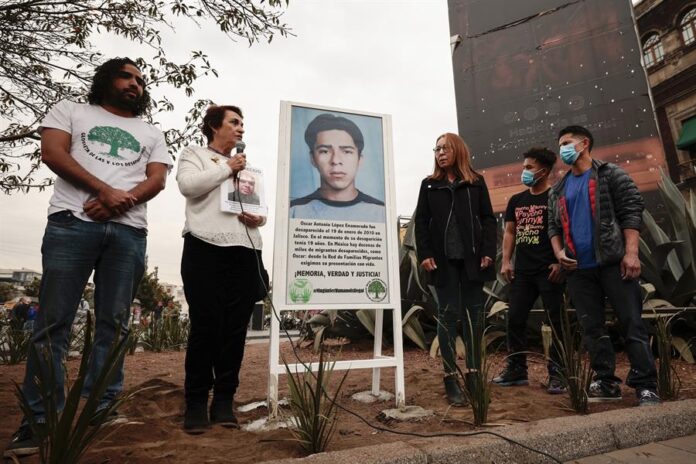Ana Enamorado (3-d), madre del joven hondureño desaparecido en el estado mexicano de Jalisco, Oscar Antonio López Enamorado Ana Enamorado (3-d), madre del joven hondureño desaparecido en el estado mexicano de Jalisco, Oscar Antonio López Enamorado