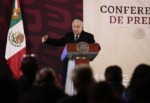 Presidente de México llama a fiscal tras liberación de 8 militares por el caso Ayotzinapa Andrés Manuel López Obrador (2)