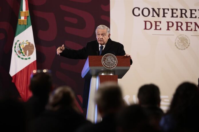 Andrés Manuel López Obrador (2) Andrés Manuel López Obrador (2)
